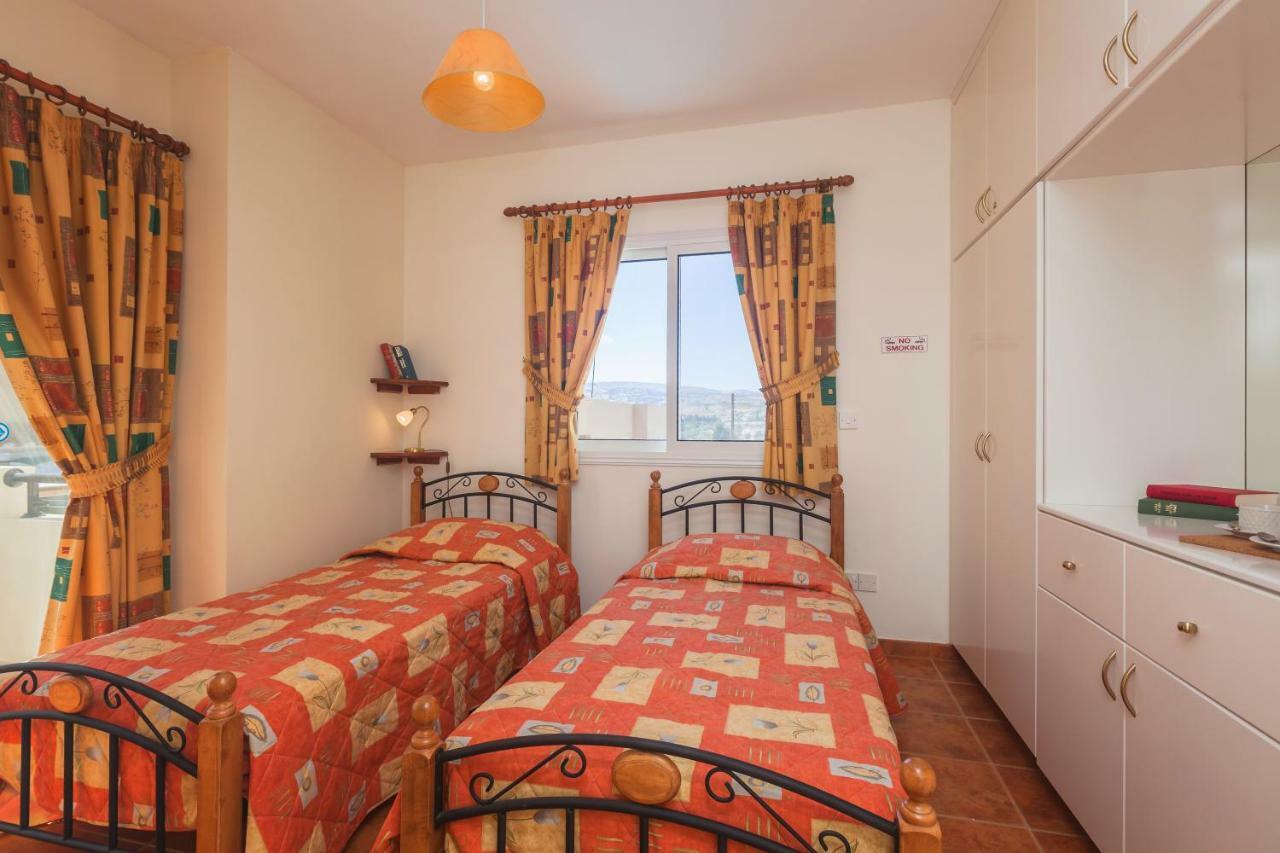 Thekla Court * Polis