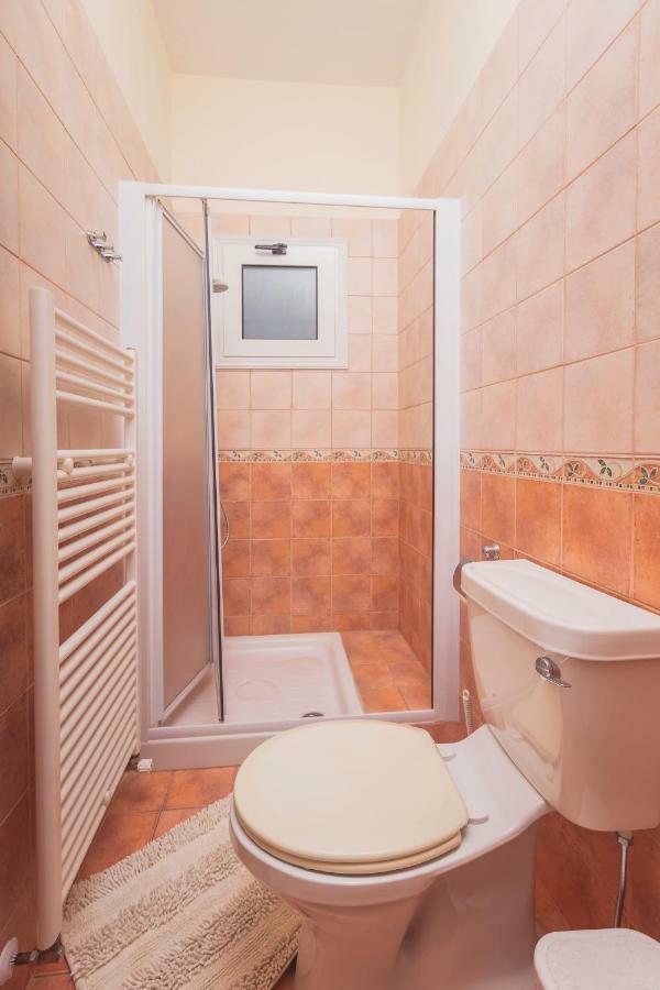 Thekla Court Apartment Polis